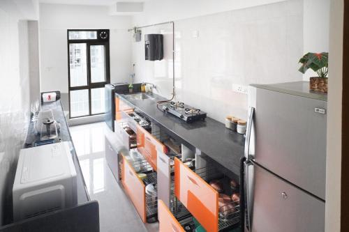 The Emerald Bloom, 2BHK Apt near Airport,Bkc&NMACC