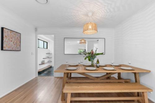 Collingwood - 4BR modern beachfront holiday home in Vincentia