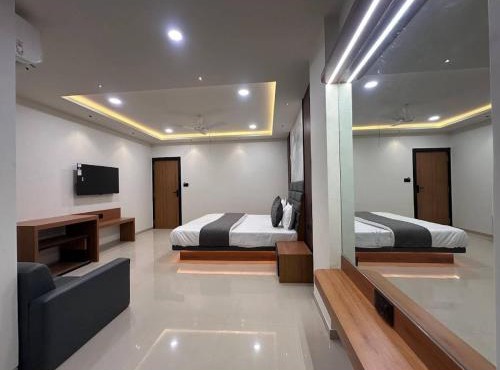 Hotel Peacock Anand