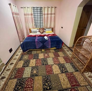 Urban Den Hostel