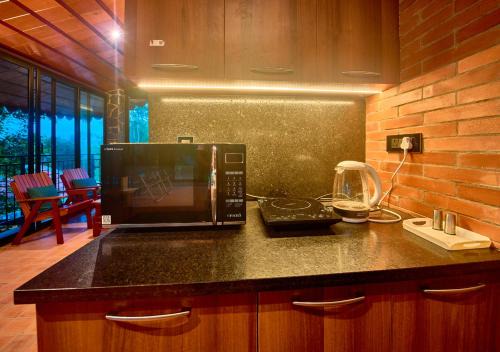 Cardamom Pod by VOYE HOMES