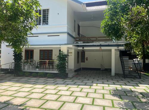 Bright Nest Service Villa Munroe