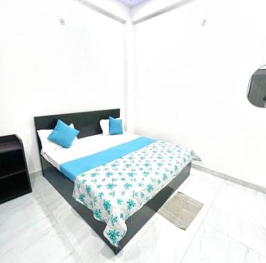 Charming Guest Room Retreat in Vrindavan with Modern Comforts