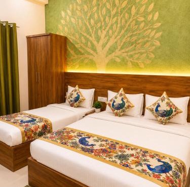Hotel RK Plaza - Rukmani vihaar - #Parking #Best Rated Area #Fully Ac #Prem Mandir #Chaar Dhaam