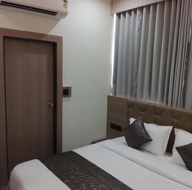 hotel lake city