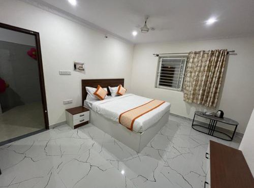 S L N paradise in Chik Bānavar