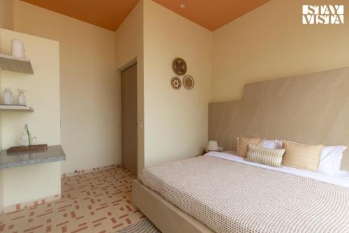 StayVista at Montara View with Infinity Pool, Dam-Mountain View