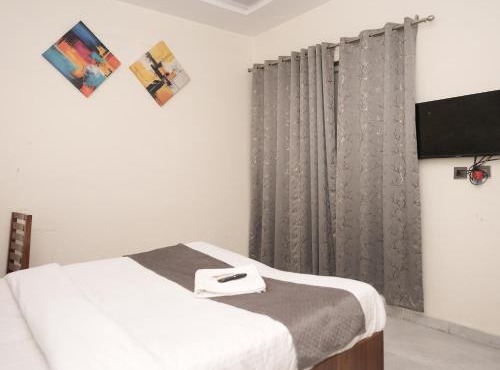 Life Tree Hotel and Banquet Hall, Sector 63A
