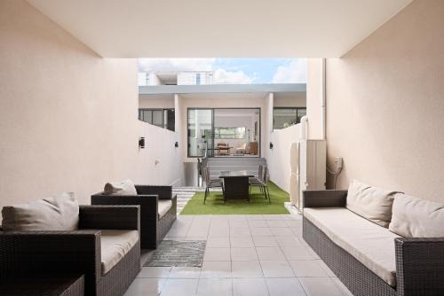 Luxury 5BR Home - Park Views - Near CBD & Airport in Sydney