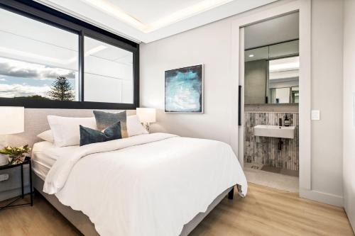 Stunning Beach Views, Skye Tamarama Bondi