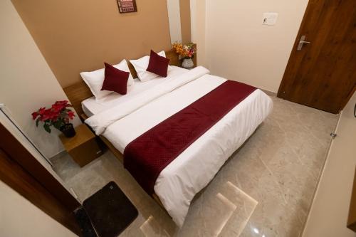 Hotel Raaz and Family Restaurant