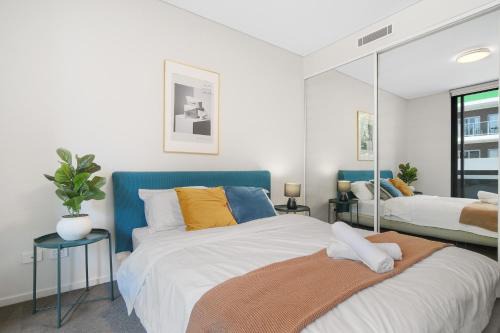 SPACIOUS COURTYARD APT 3BR 1CAR - Nr Station, Eats, CBD & Airport