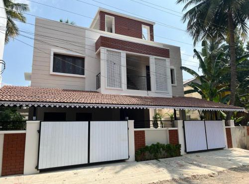Raj Nivas