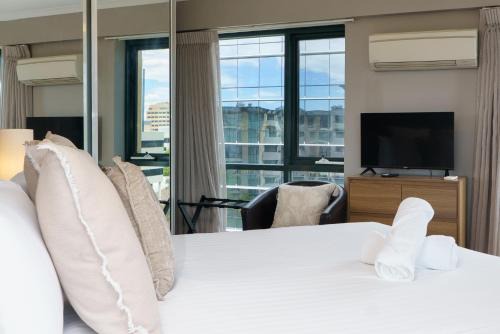 Central 2BR apartment, Hotel vibe, Walk everywhere - Hosted by Canstay in Braddon