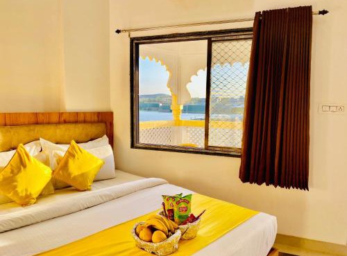 Hotel Vallabhgarh at Pichola Lake Nathi Ghat Brahmpole Udaipur