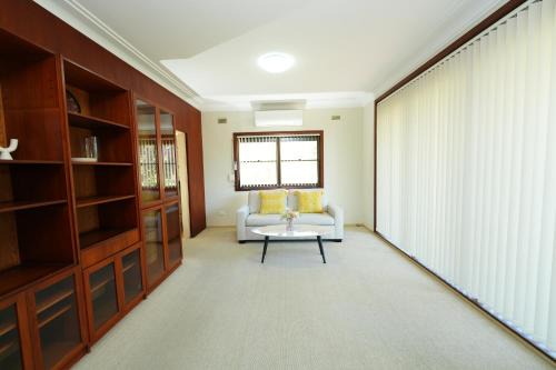 3BR Home with Pool Near Shops, M5 & Train Stations