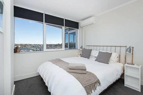 Seaside Serenity Stunning Beach Views in Maroubra