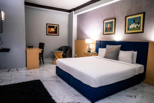 Hotel Pal Heights